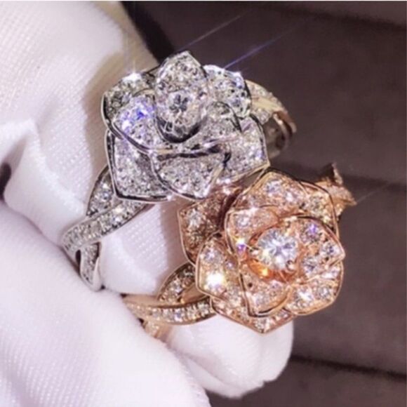 ✨HOST PICK 🍸Elegant Silver Plated Rose 🌹 Flower Simulated Zircon 💎 Ring✨ - Picture 4 of 16